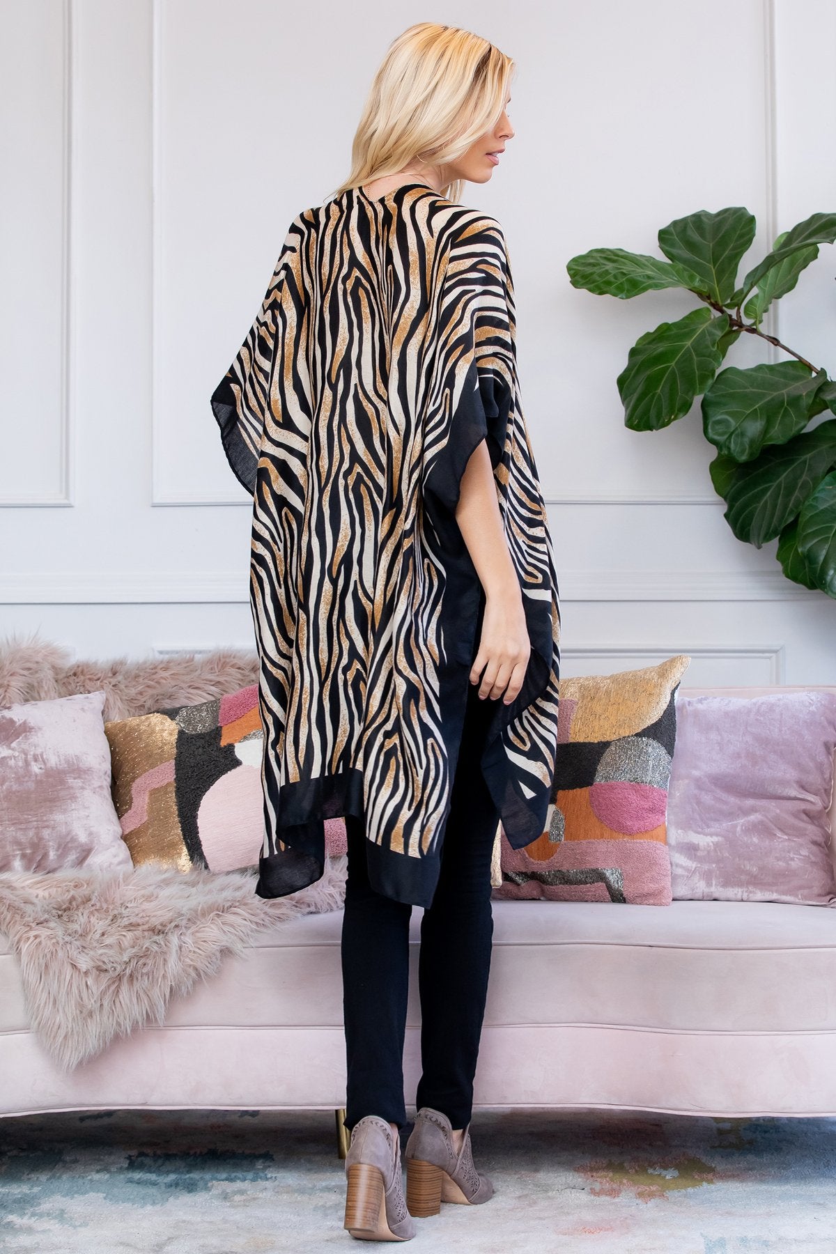 Pn222x081 - Tiger Print Knee Length Kimono