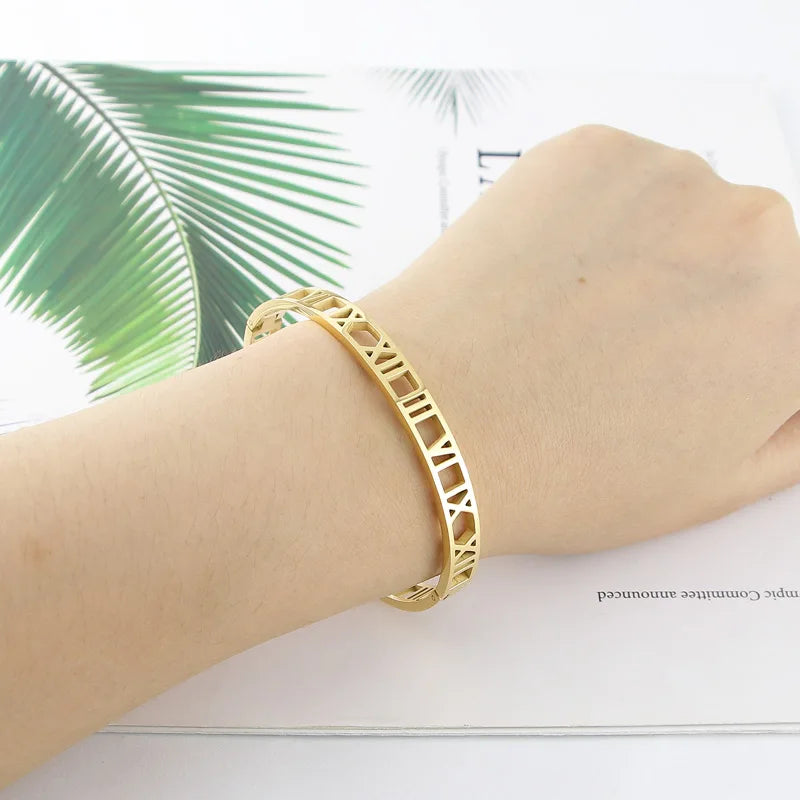 Delicate Hollow Roman Numeral Bracelets & Bangles Titanium Steel Bangle Fine Jewelry for Women Vacuum Plating Bangle Top Quality