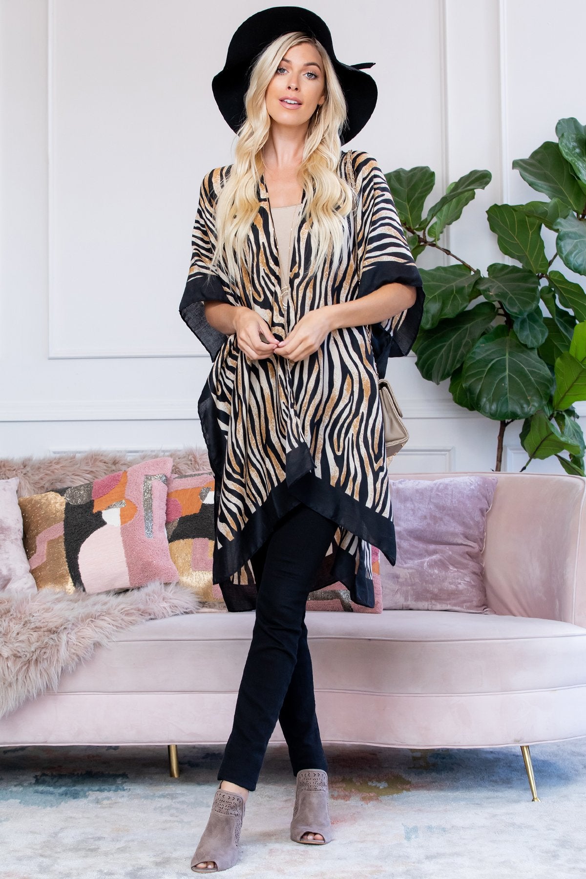 Pn222x081 - Tiger Print Knee Length Kimono