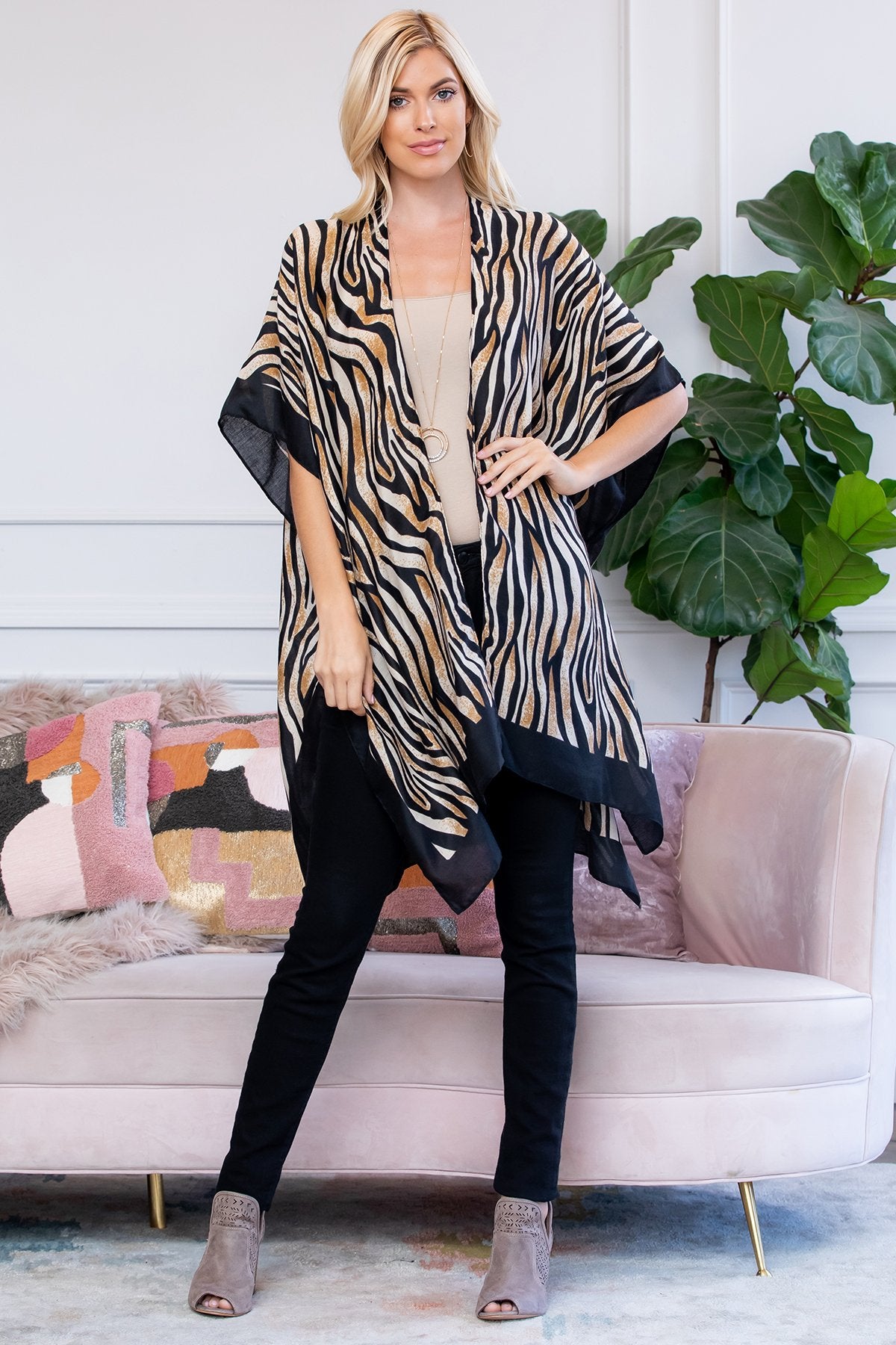 Pn222x081 - Tiger Print Knee Length Kimono