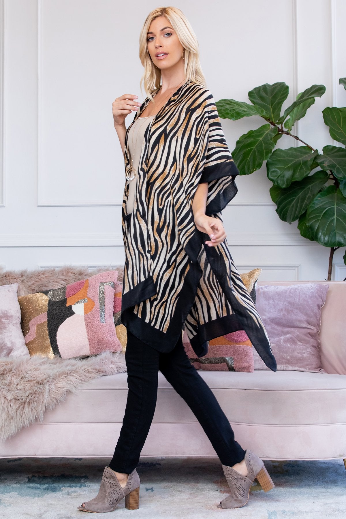 Pn222x081 - Tiger Print Knee Length Kimono
