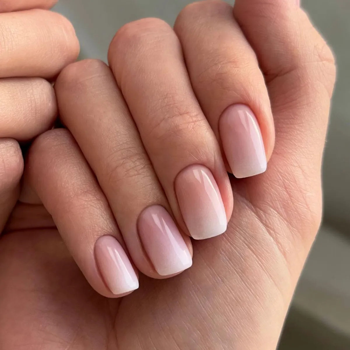 24pcs False Nail Full Cover Fake Nail Elegant Pink Gradient Glitter French Short Nails Coffin Short False Nail Press on Nails