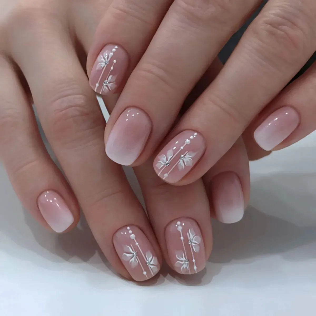 24pcs False Nail Full Cover Fake Nail Elegant Pink Gradient Glitter French Short Nails Coffin Short False Nail Press on Nails