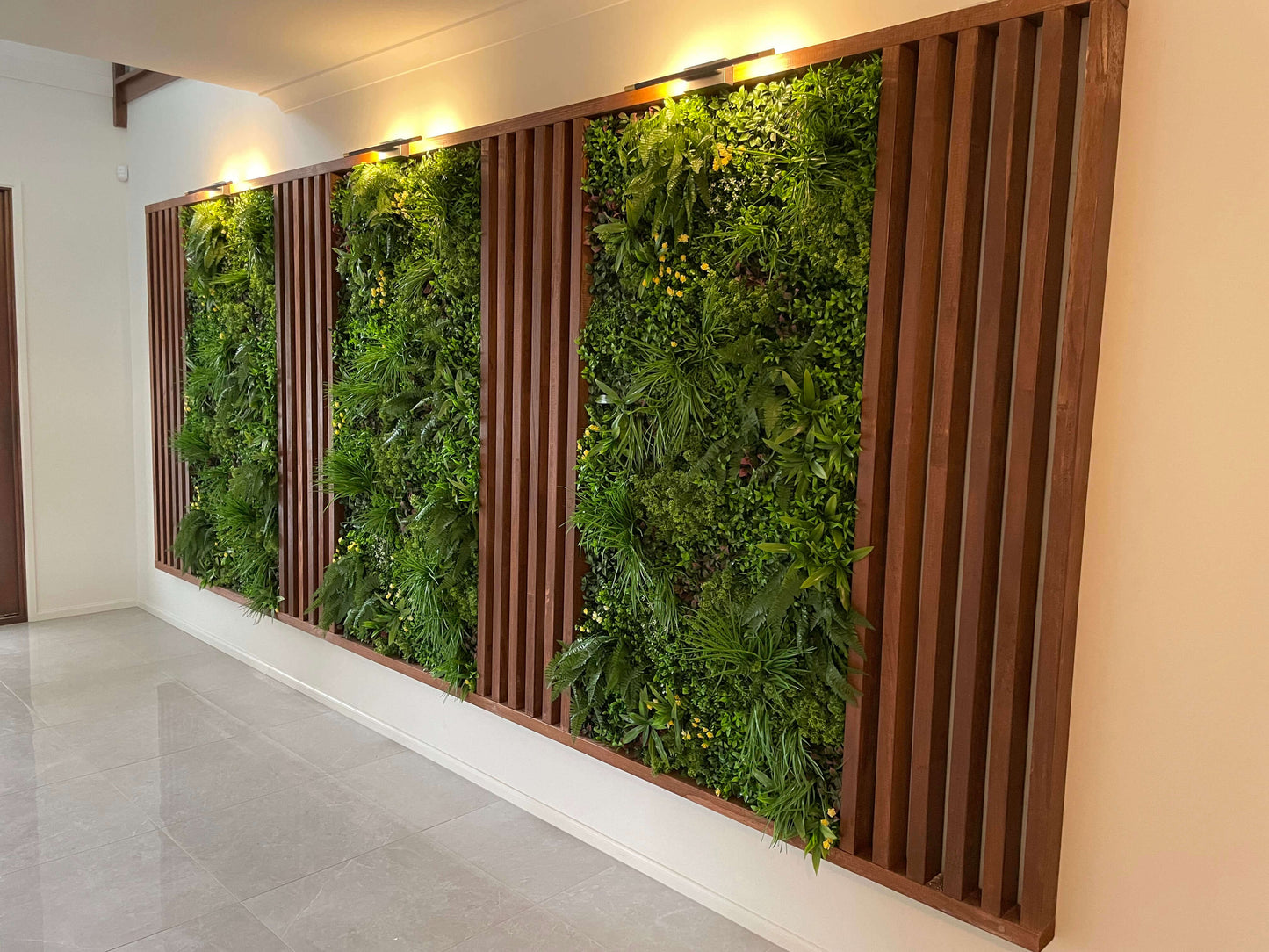 Luxury Country Fern Artificial Vertical Garden / Green Wall 100cm X 100cm UV Resistant