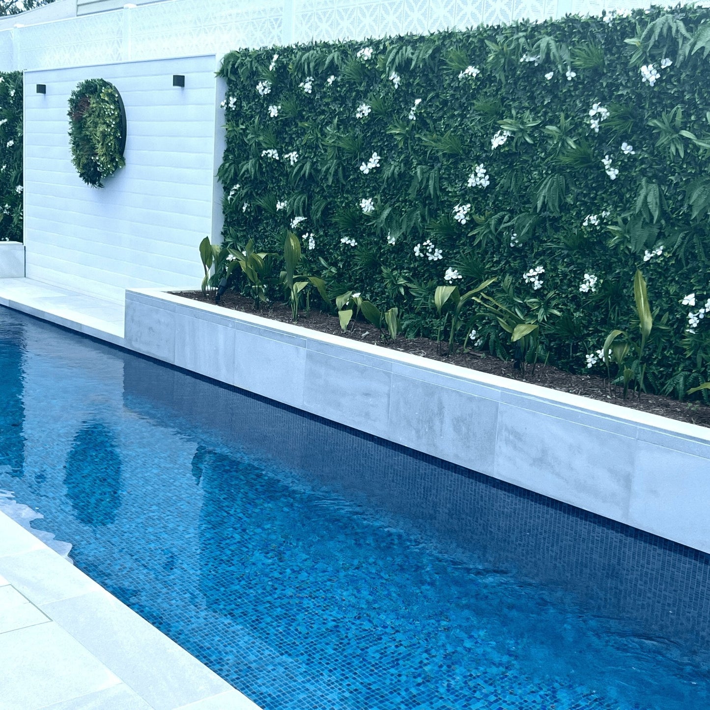 Flowering White Jasmine Fake Green Wall / Artificial Vertical Garden 1m X 1m UV Resistant