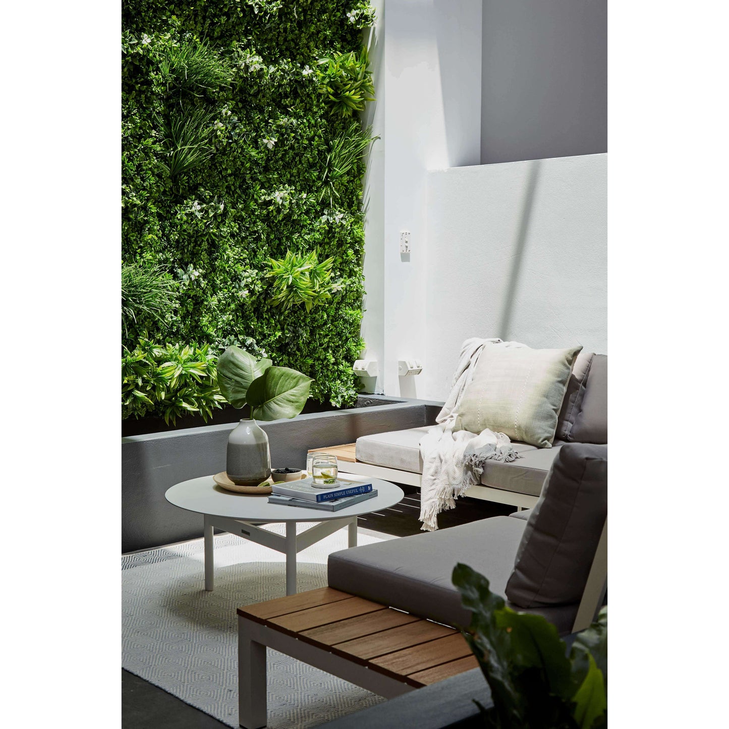Luxury White Lily Artificial Vertical Garden / Fake Green Wall 1m X 1m UV Resistant
